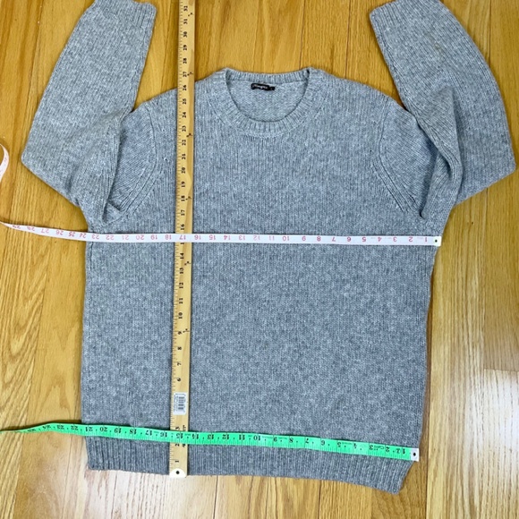 J. McLaughlin Sweater Wool Gray Crew Neck (L) - Picture 7 of 7